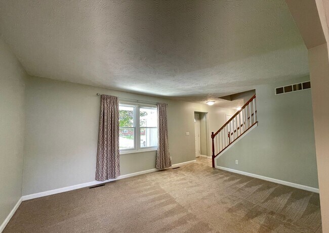 Foto del edificio - 201 S Evergreen Ln