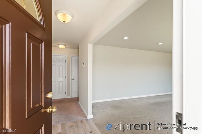 Building Photo - 3 br, 2 bath House - 38176 Farwell Drive, ...
