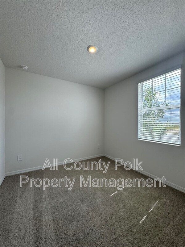 Foto del edificio - 2061 Rosewood Dr