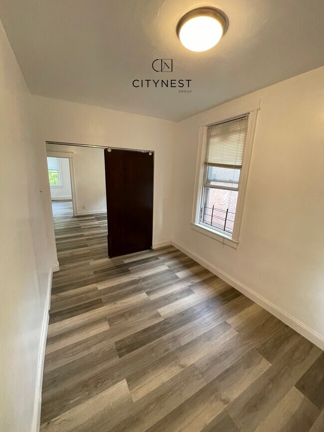 Foto del edificio - 1494 Bay St