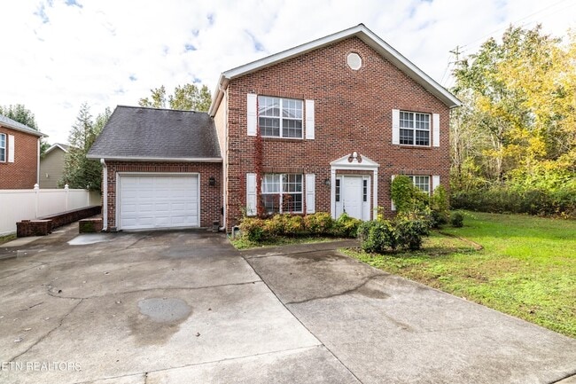 Building Photo - 203 Sweetgum Ln