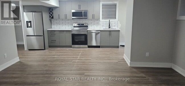 Building Photo - 31 Avanti Cres