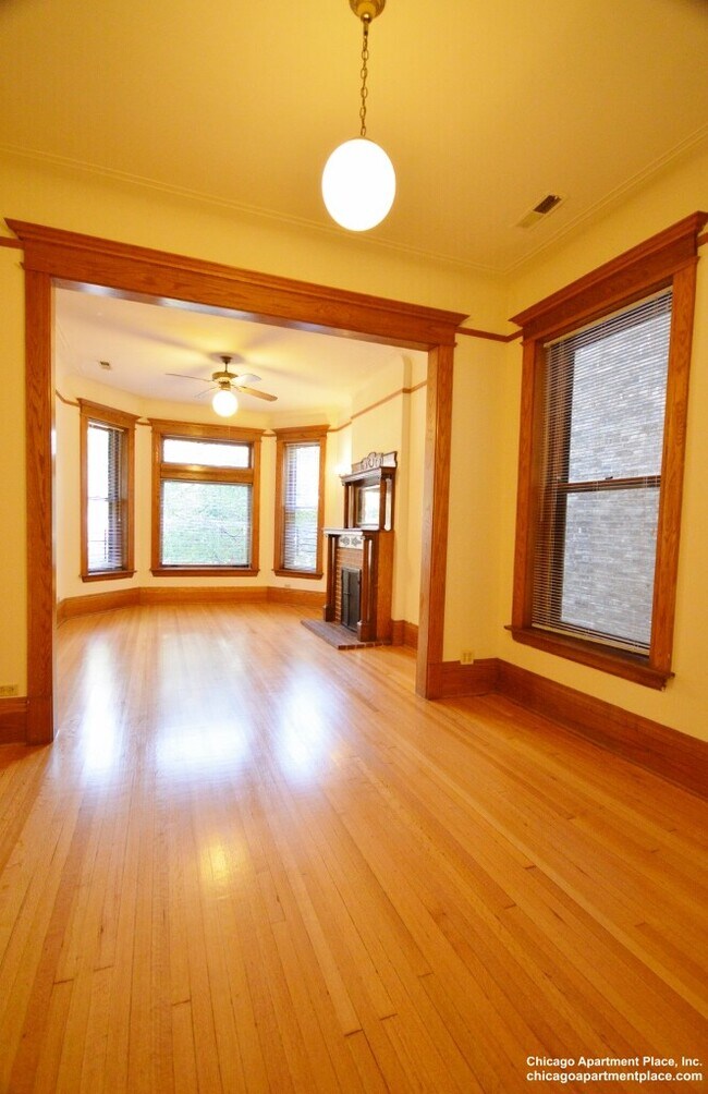 Foto del edificio - 925 W Newport Ave