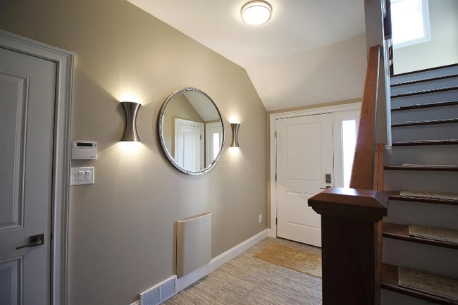 Building Photo - 713 Lois Ln