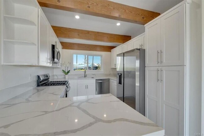 Foto del edificio - 745 Domingo Dr