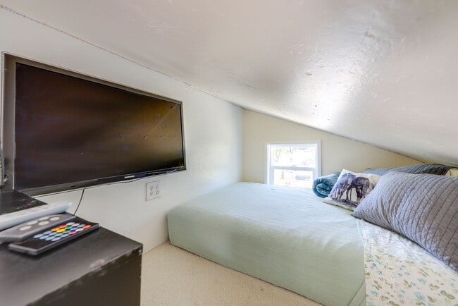 Building Photo - 445 Hansen Ln