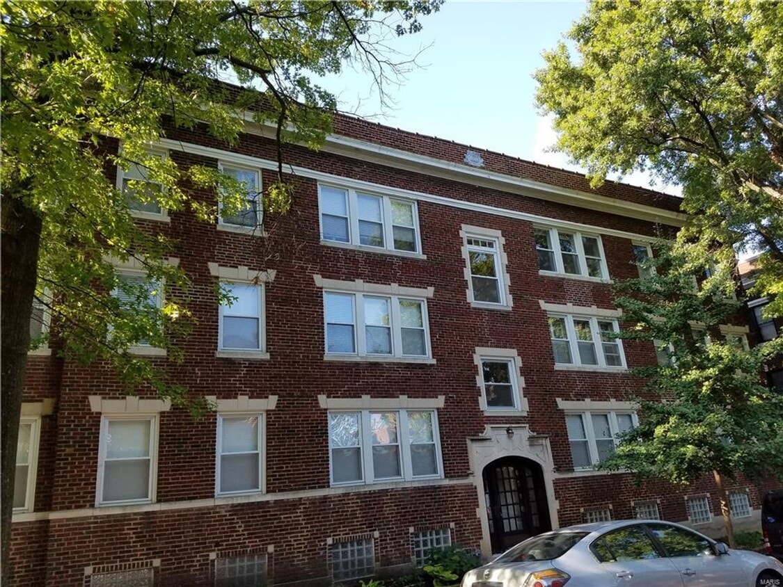 Primary Photo - 6318 N Rosebury Ave