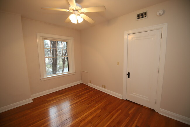 Building Photo - One Bedroom Condo on Eastern Parkway