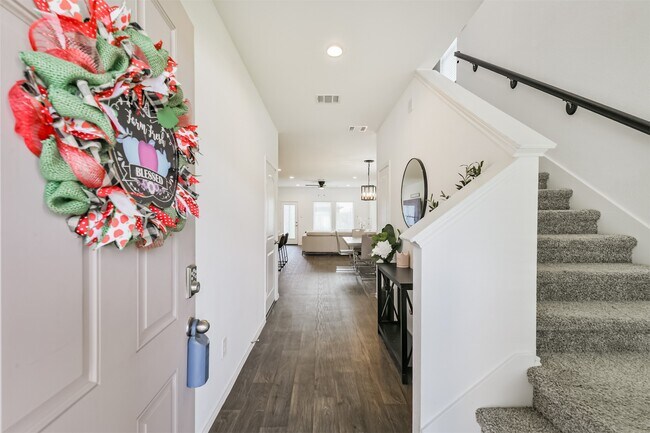 Building Photo - 14793 Hazel Br Dr