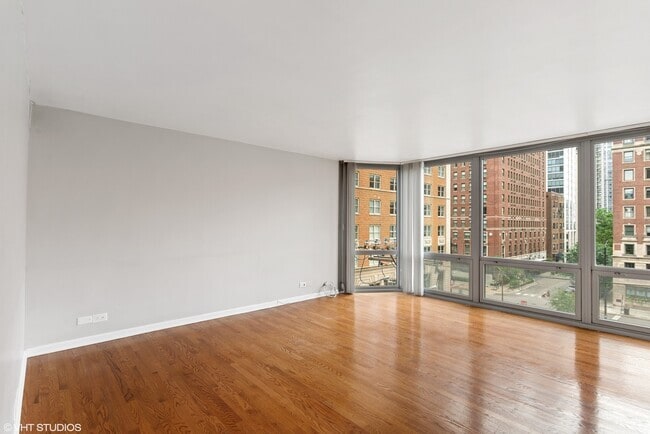Building Photo - 21 W Goethe St