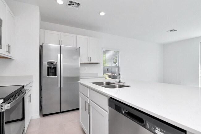 Foto del edificio - Brand-New 3BR/2.5BA Townhome in Lakewood Ranch — Internet, Trash, & Lawn Care Included