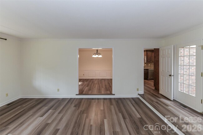 Foto del edificio - 2630 Fernbank Dr