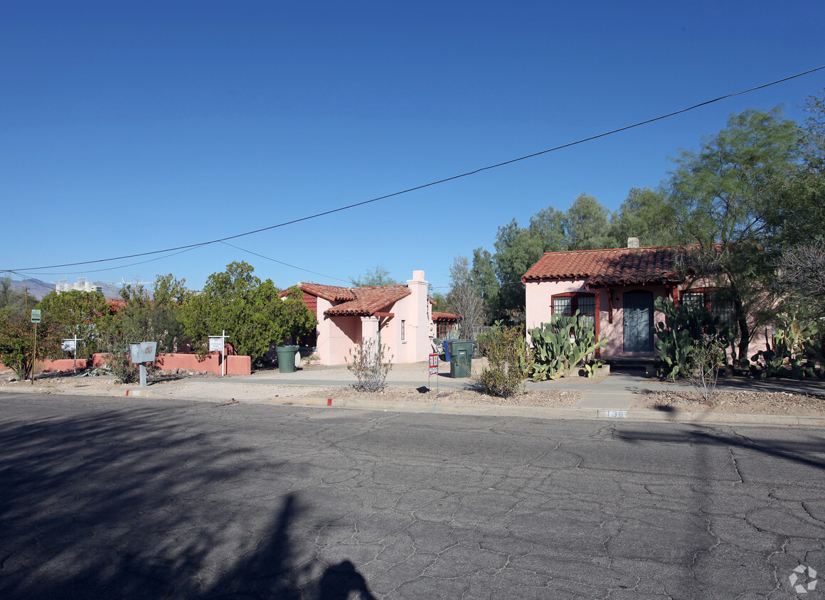 Primary Photo - 130-196 N Santa Rita Ave