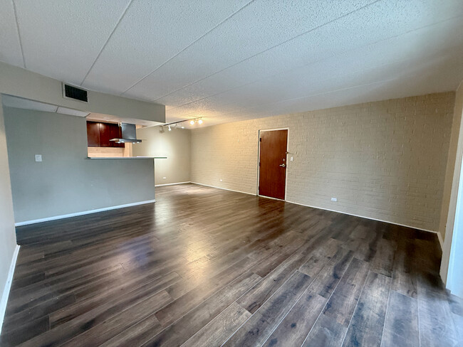 Building Photo - 3851 N Parkway Dr