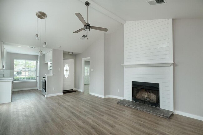 Foto del edificio - 1301 Black Cherry Dr