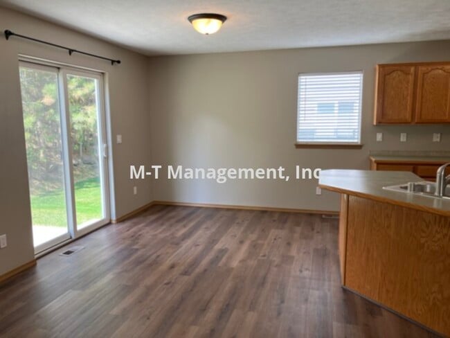 Foto del edificio - 3 br/2.5 bath Eagle Ridge 2 story house on...