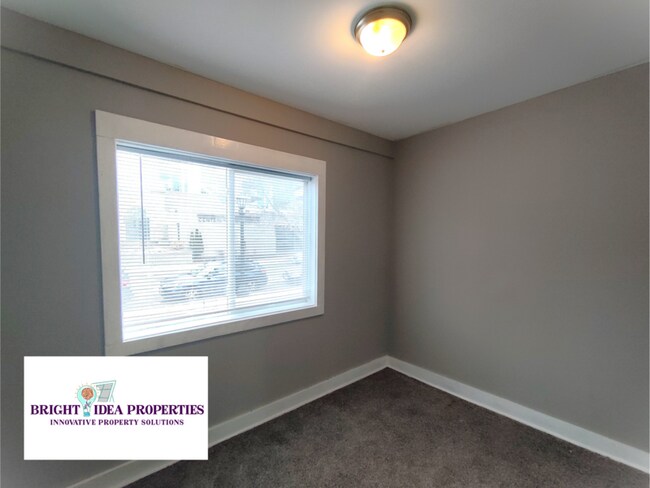 Building Photo - 417 N Roy St