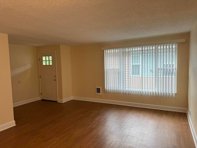 Building Photo - 980 Klaskanine Ave