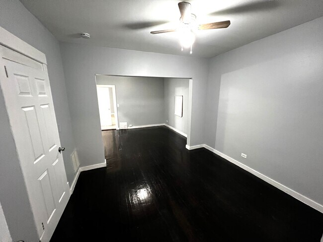 Building Photo - 6913 S Throop St