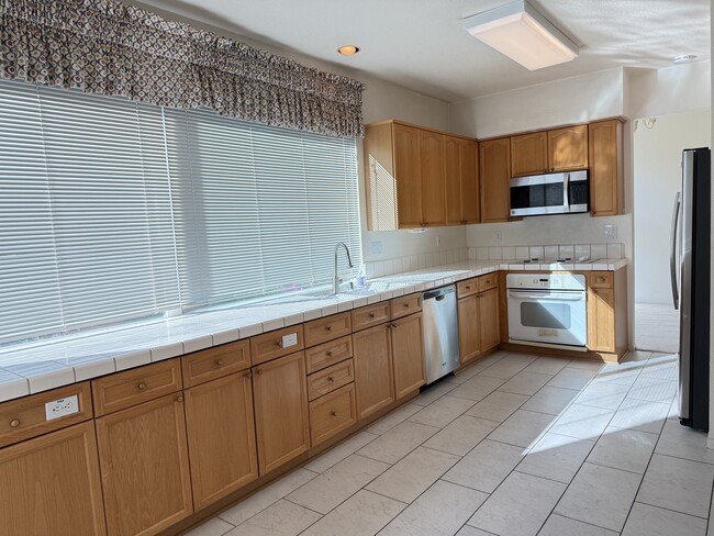 Building Photo - 1032 Feather Cir