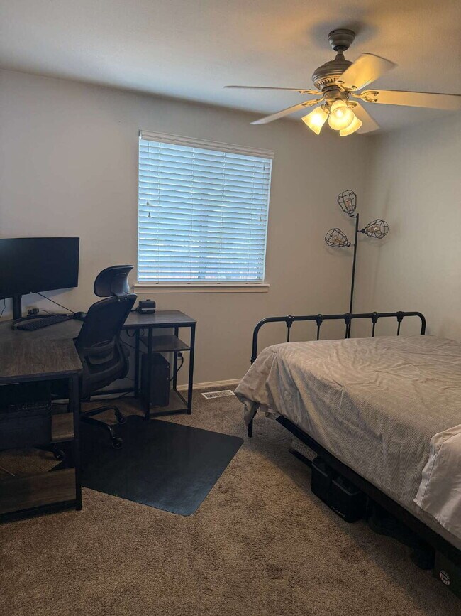 Foto del edificio - 4 Bedroom, 2 Bath Ranch Style Home w/ Finished Walkout Basement!