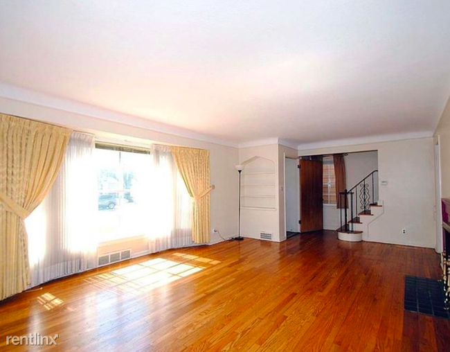 Building Photo - 3 br, 1.5 bath Apartment - 3877 Silsby Rd