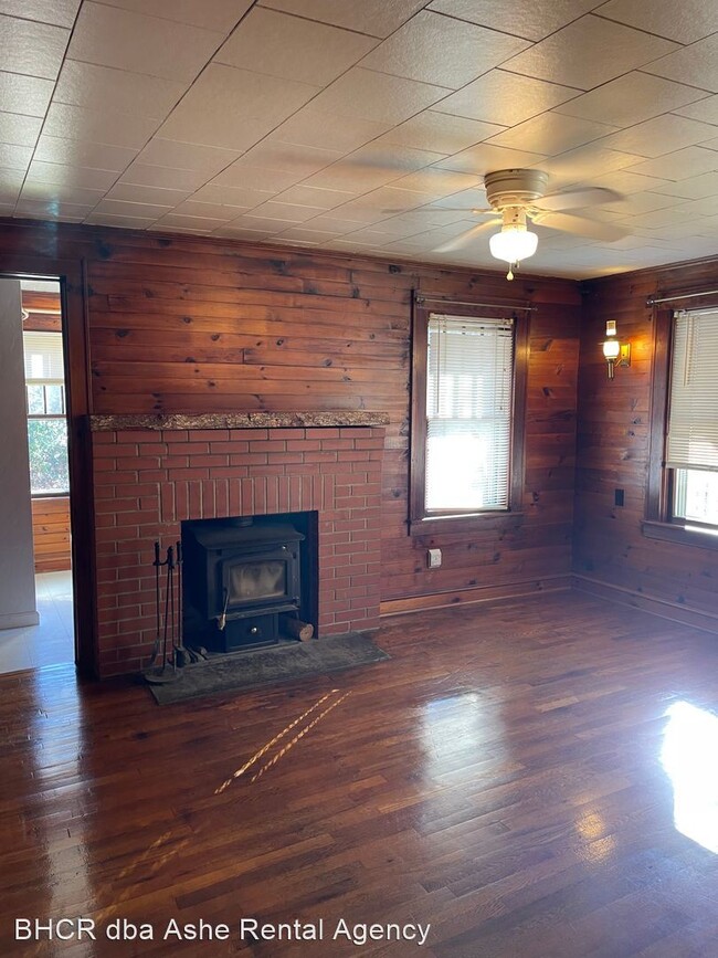 Building Photo - 2 br, 1 bath House - 257 Park Vista Rd.