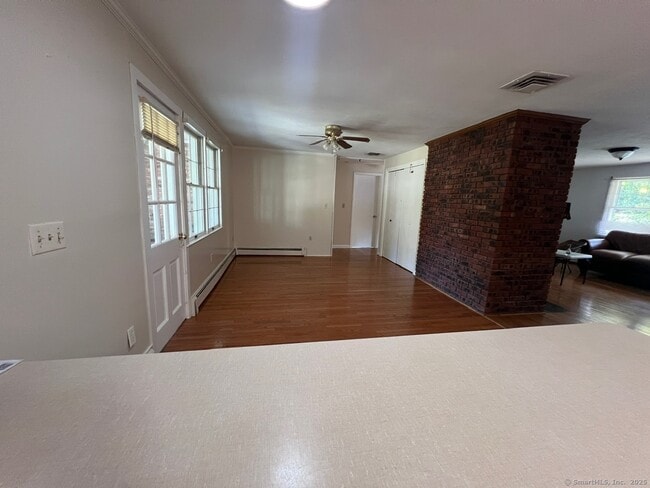 Foto del edificio - 185 Sequoia Rd