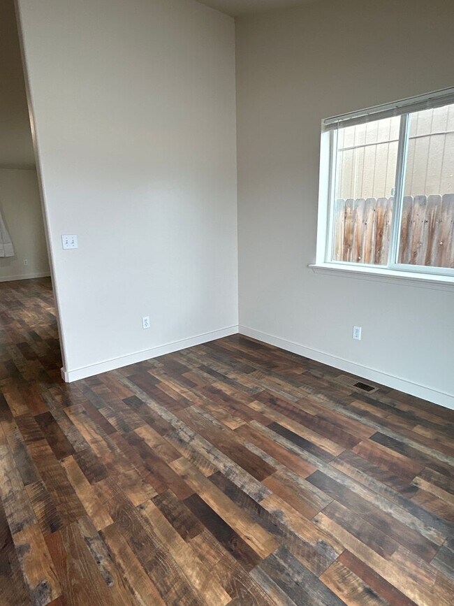 Foto del edificio - 532 SE Ponderosa Dr