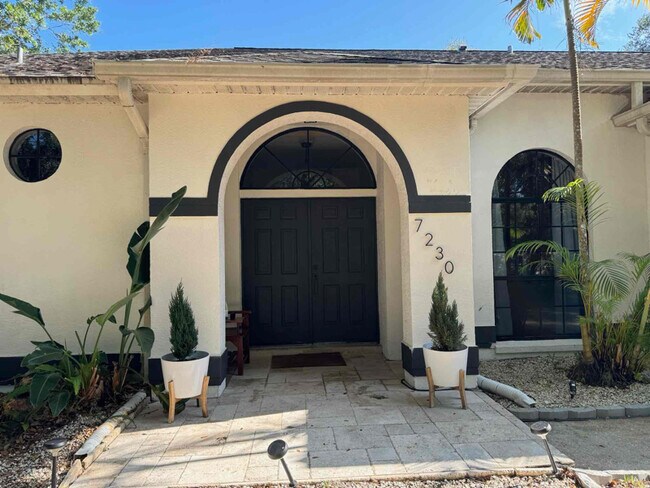 Foto del edificio - 7230 Oakridge Ave