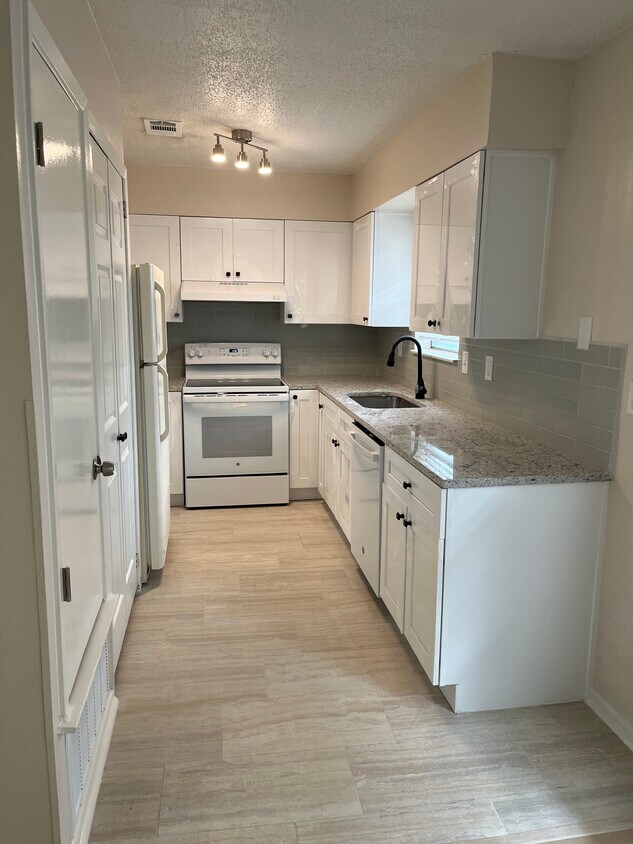 Foto principal - 923 Vance Jackson Rd