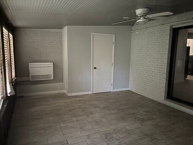 Building Photo - 3 bedroom, 1 bath with covered carport parking