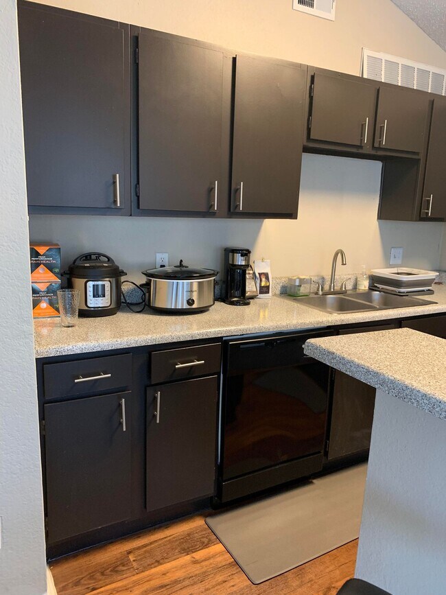 Building Photo - 2112 Grenoble Dr