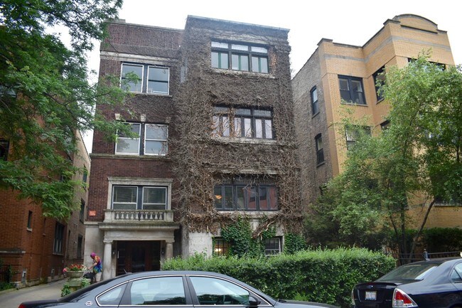 Building Photo - 531 W Roscoe St