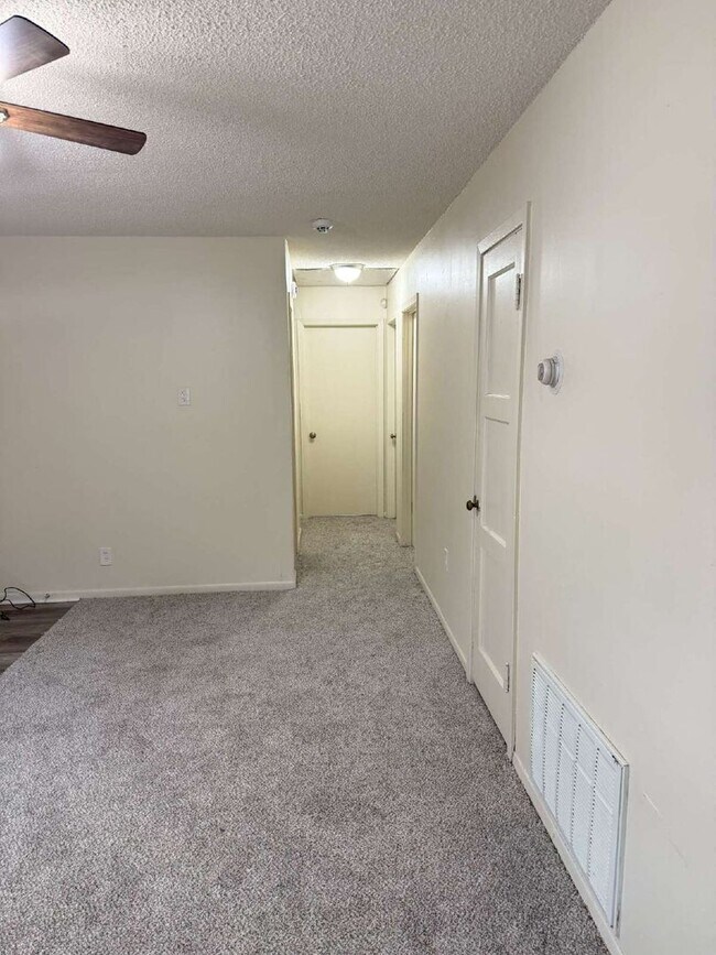 Foto del edificio - 3 BR 1 BA newly remodeled home!