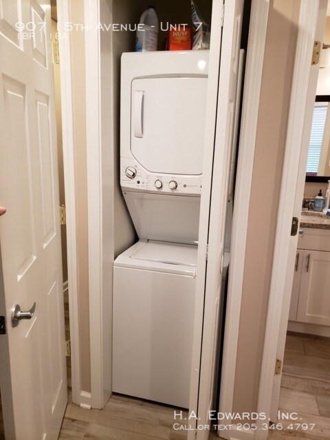 Building Photo - 907 15th Avenue Unit 7