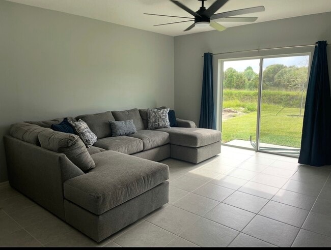 Foto del edificio - 708 Corbin Cir SW