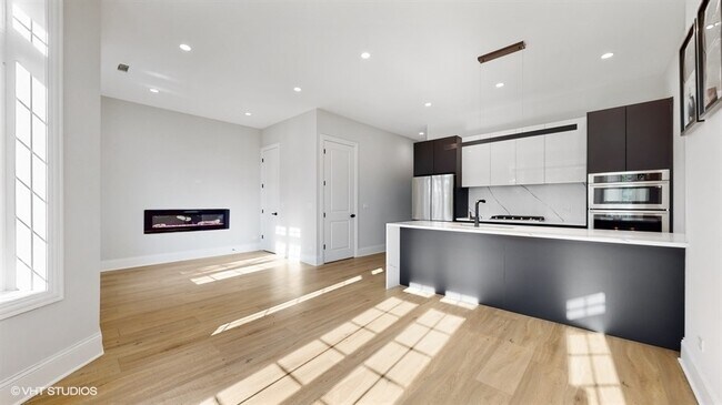 Building Photo - 4023 S Vincennes Ave