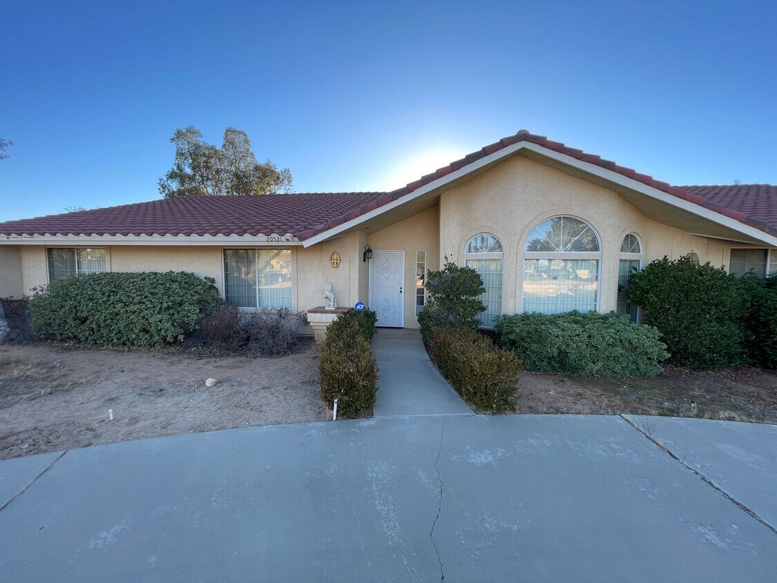 Foto principal - 4 BEDROOM APPLE VALLEY HOME