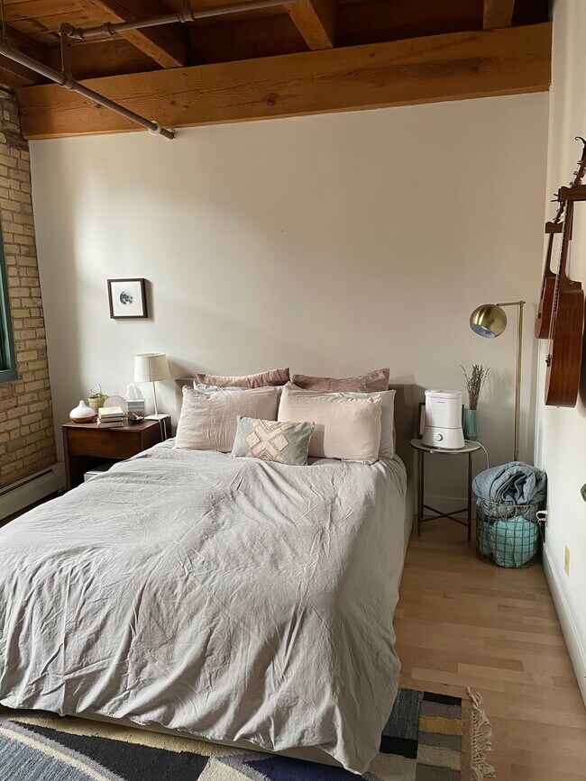 Bedroom - 400 N 1st St