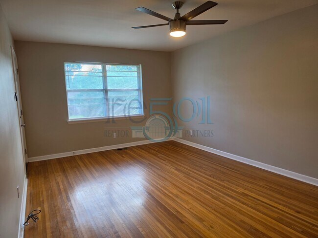 Foto del edificio - 6601 Bluebird Dr.