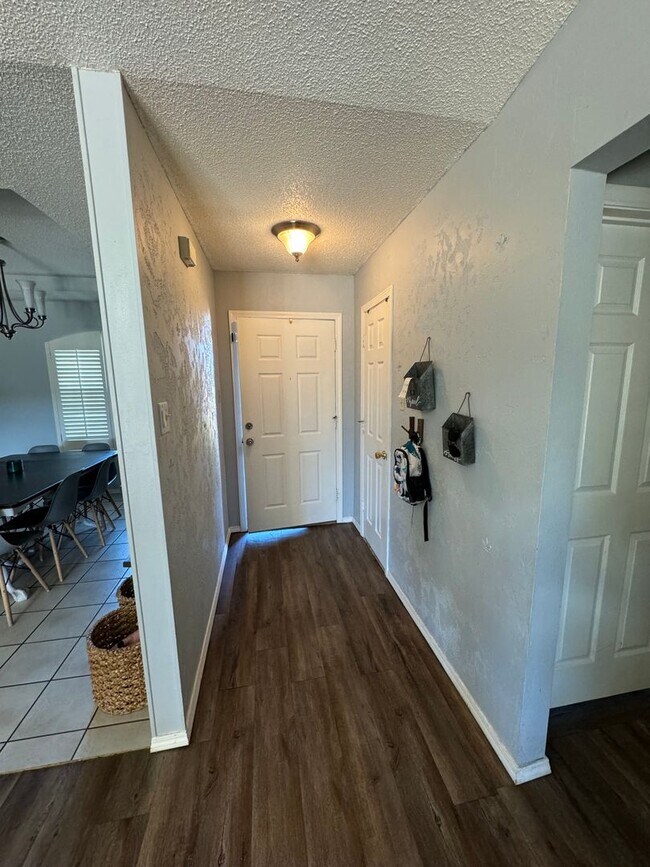 Foto del edificio - Beautiful Home with a large back yard!