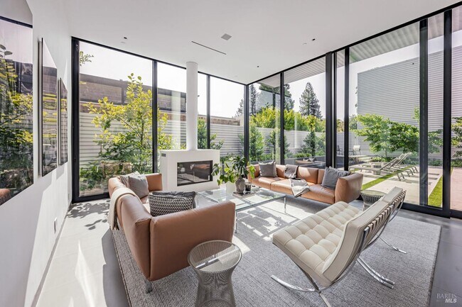 Foto del edificio - 212 Tucker St