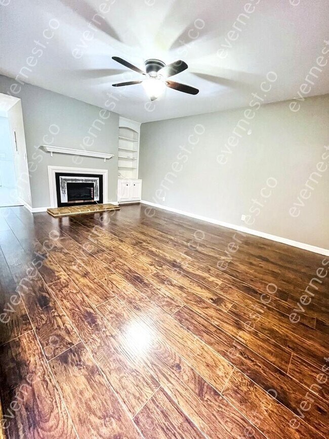 Foto del edificio - 719 Fox Ridge Dr