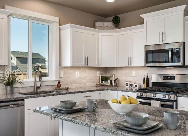 Building Photo - Gorgeous Craftsman 4-Bdr in Sisters!
