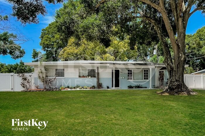 Foto principal - 5700 26th Ave N