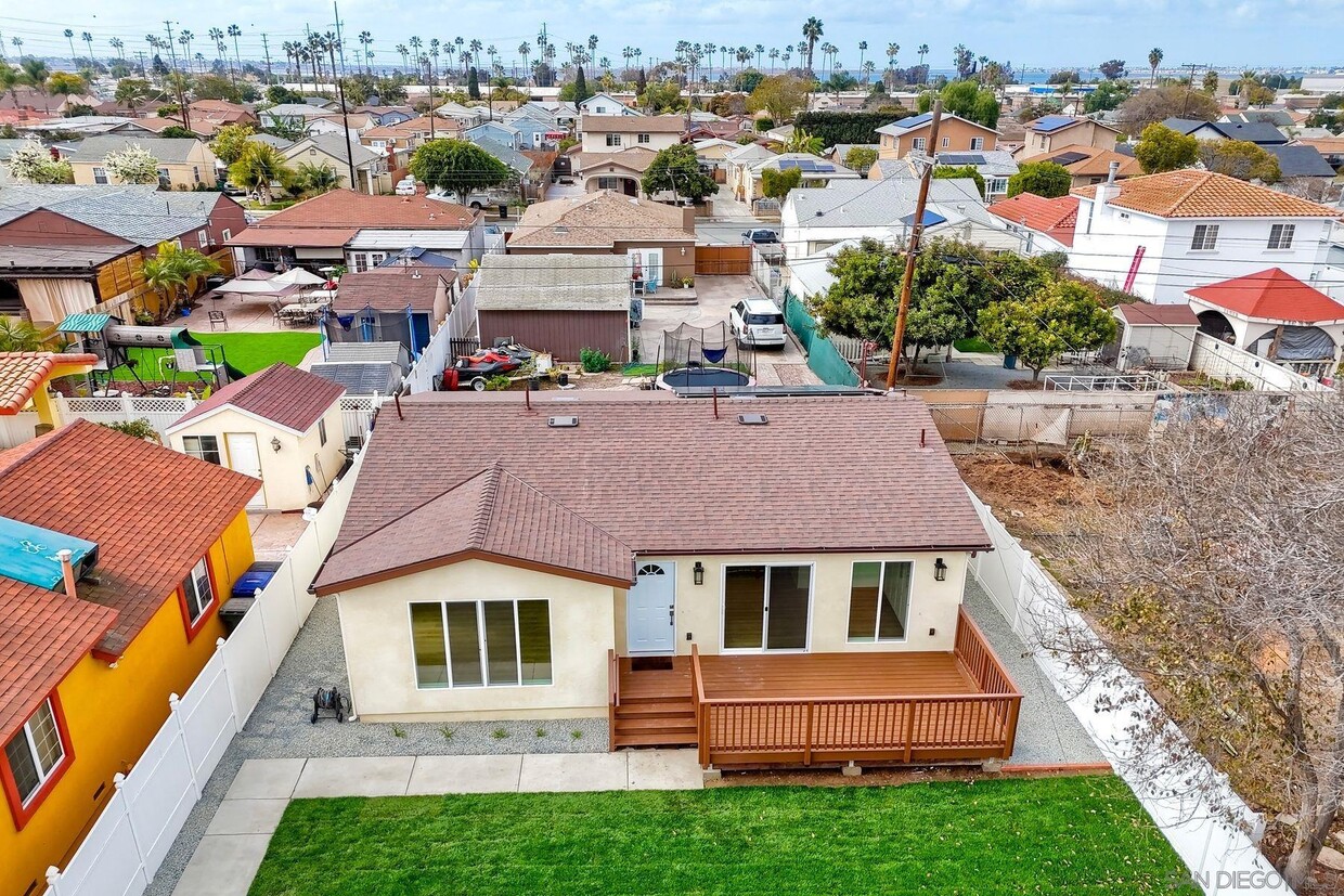 Primary Photo - 1072 Jefferson Ave