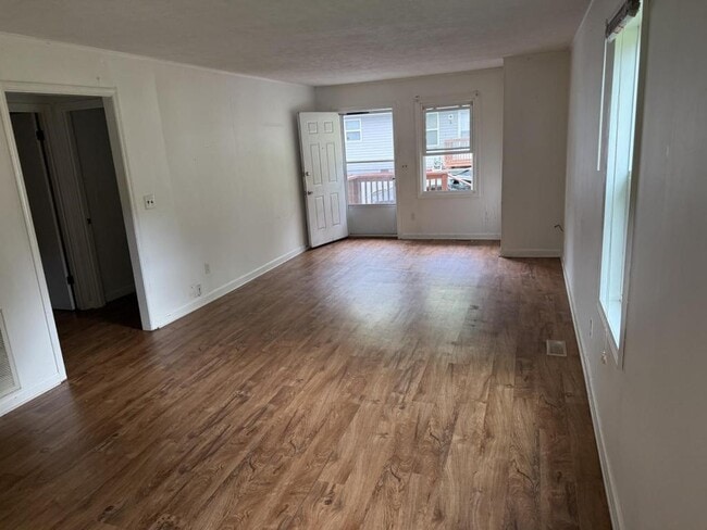 Building Photo - 201 Correll Ln