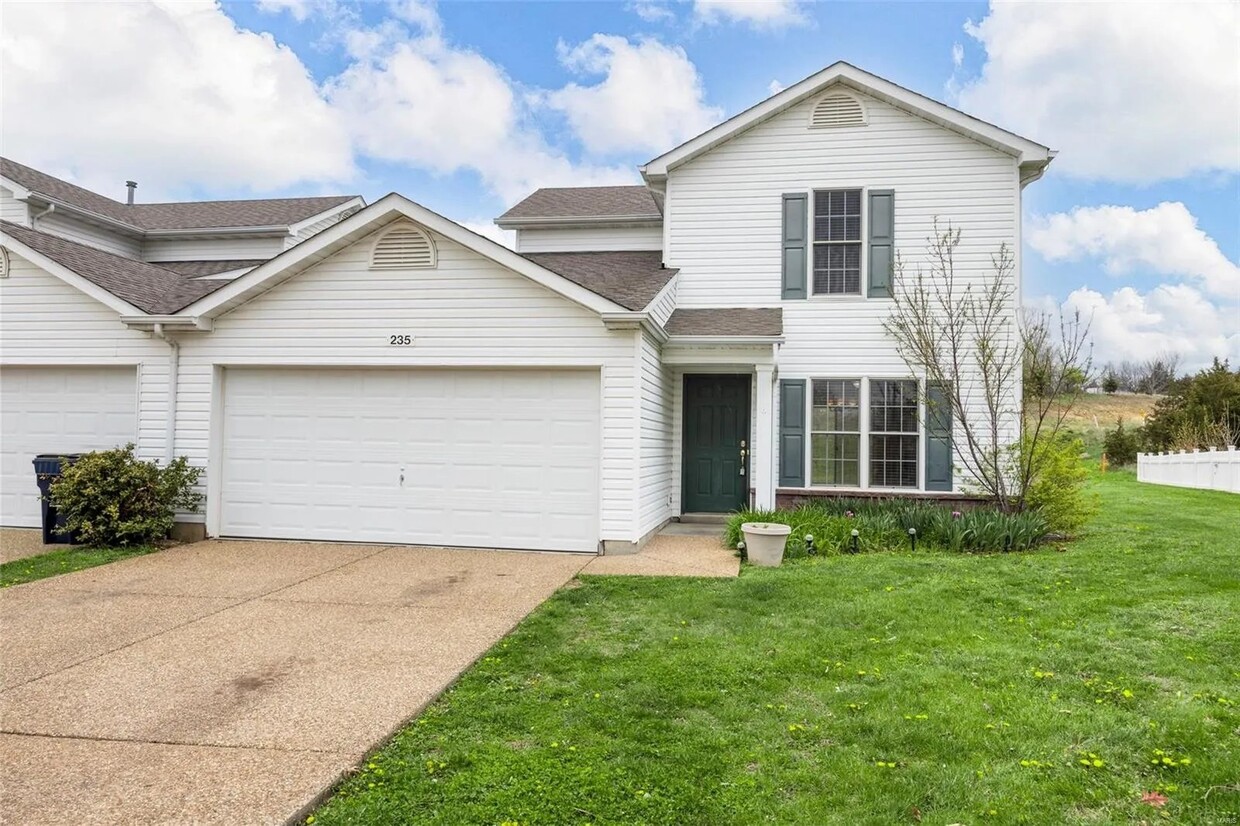 Foto principal - 235 New Richmond Dr