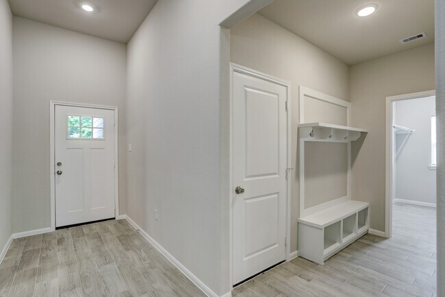 Foto del edificio - 725 W Foley St